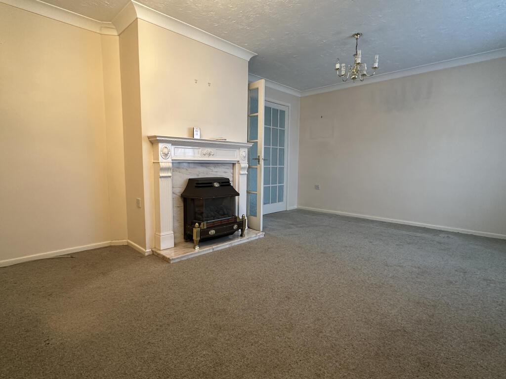 Buckingham Drive, Ely, Cambridgeshire photo 3