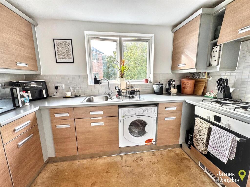 Apartment in Newport - View 3