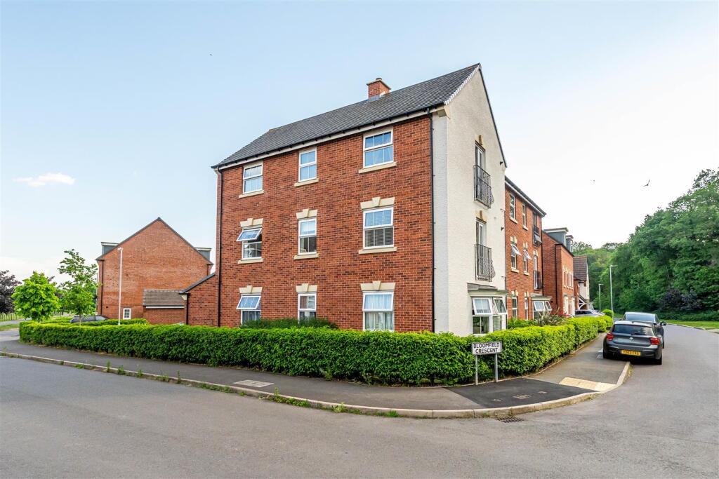 Main image of property: 5 Bloomfield Crescent, Doseley, Telford, TF4 3FL