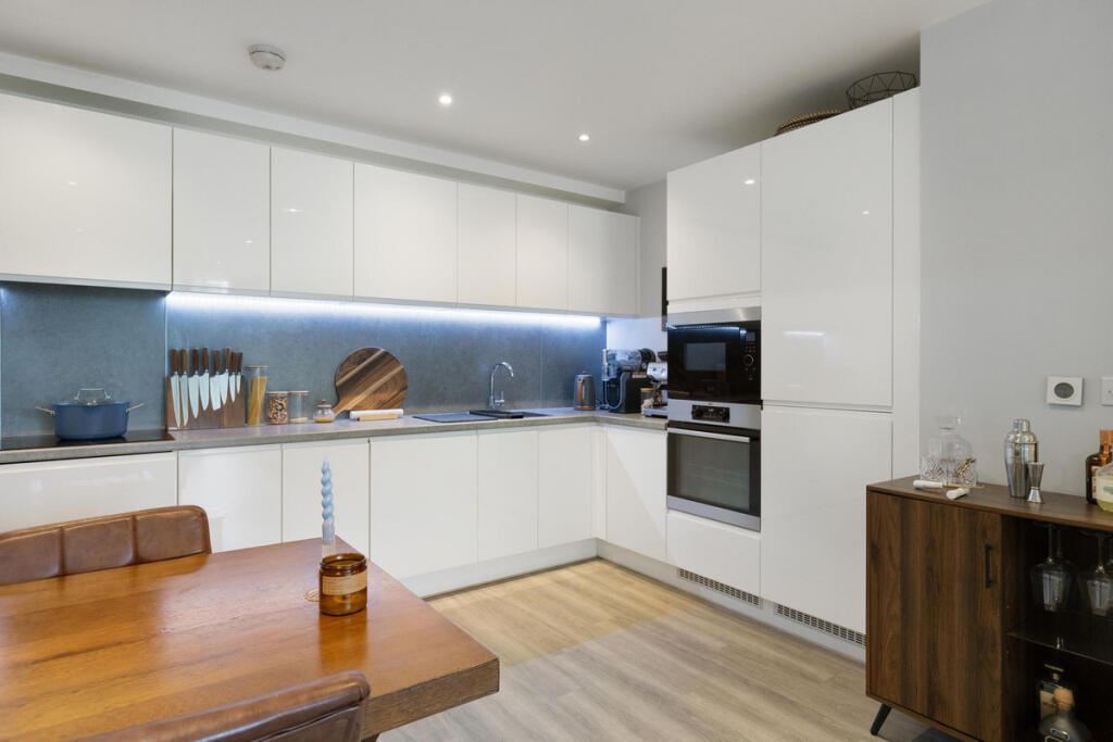 Apartment in Twickenham - View 3