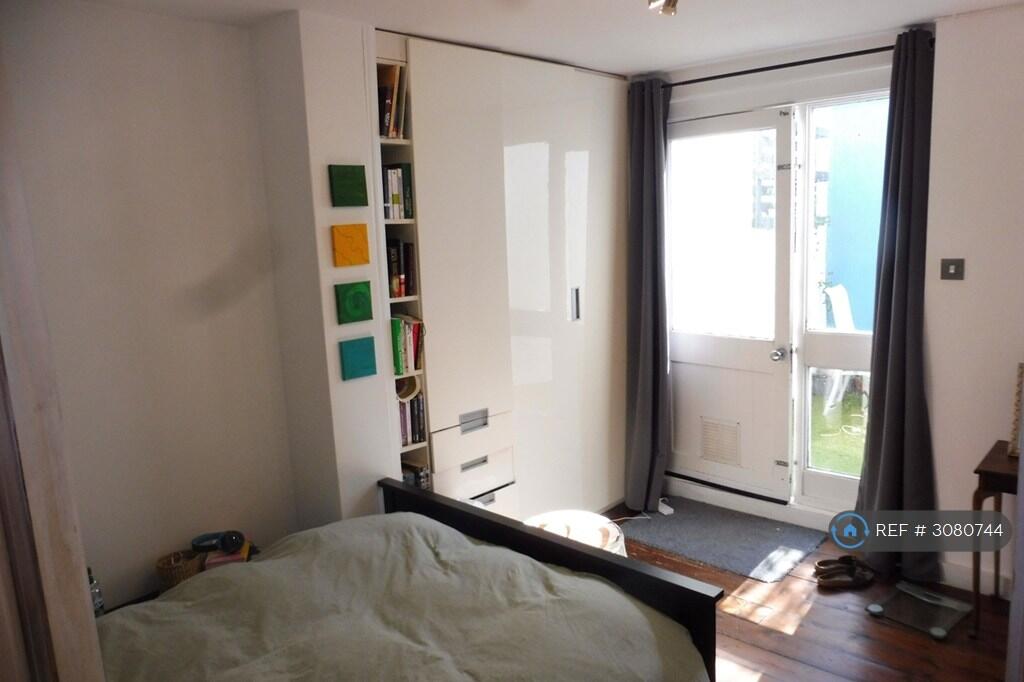 Apartment in Brighton, Round Hill - More