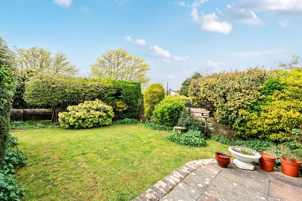 Ashcroft Rise, Coulsdon, CR5 photo 4
