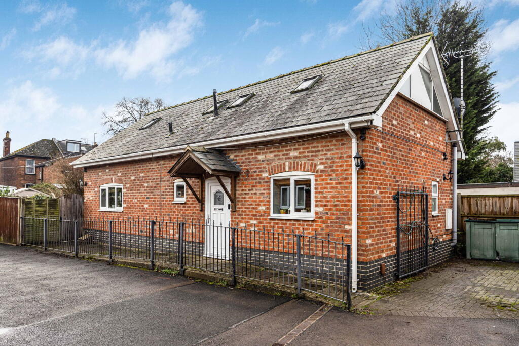 Main image of property: Vineyards Lane, Gloucester Road, Cheltenham, GL51 8FN