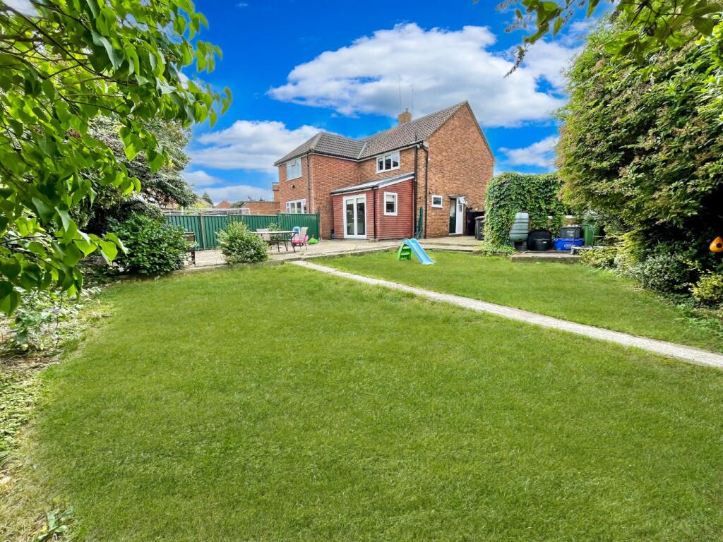 Main image of property: Oakwood Drive, Luton, Bedfordshire, LU3 3BA
