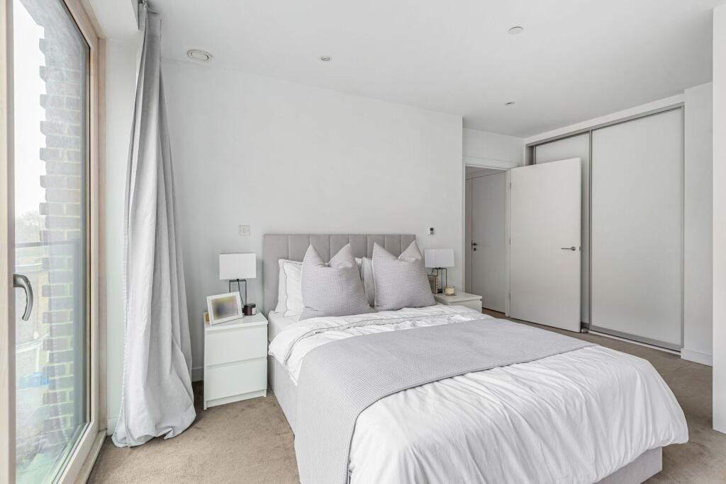 Apartment in London - View 5