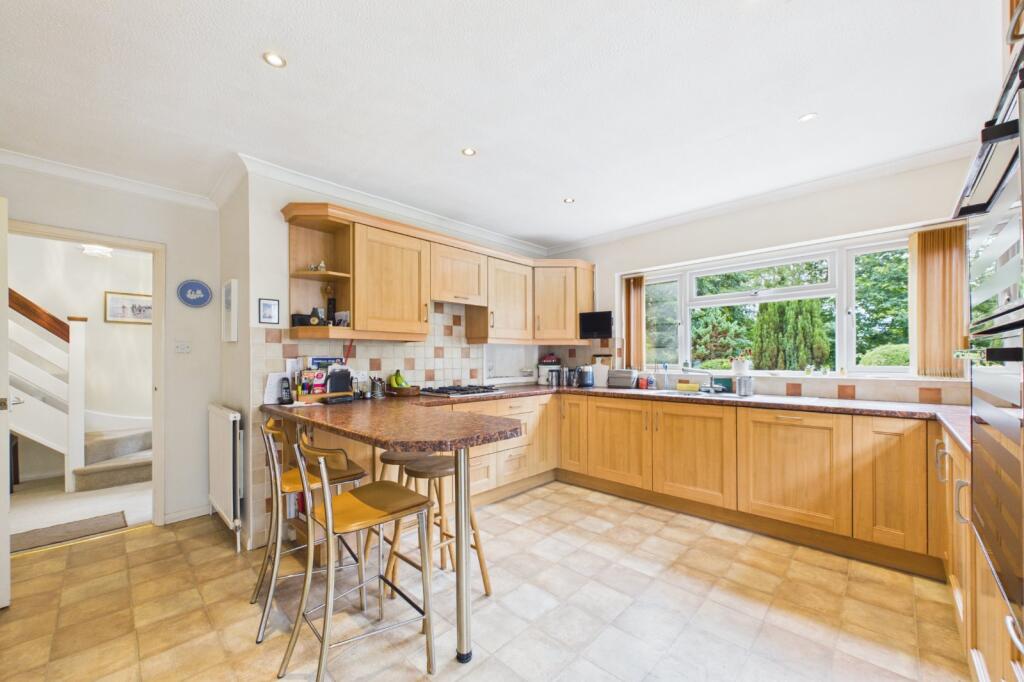 House in Sandhurst, Little Sandhurst - View 5
