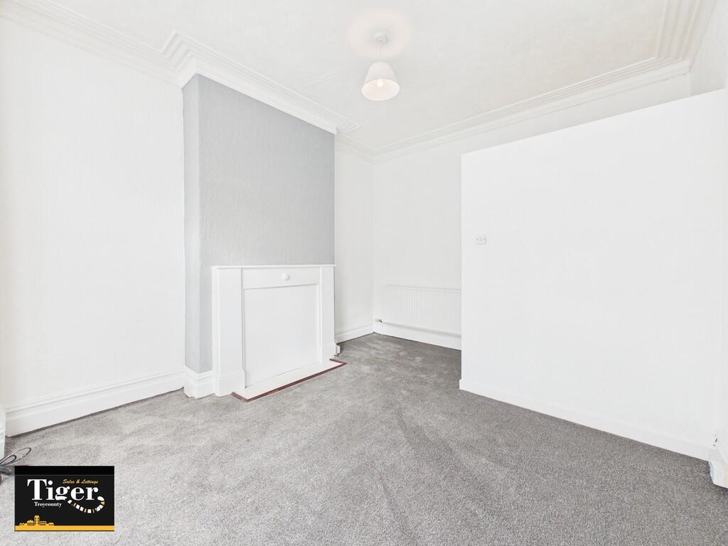 Warbreck Drive, Blackpool photo 2