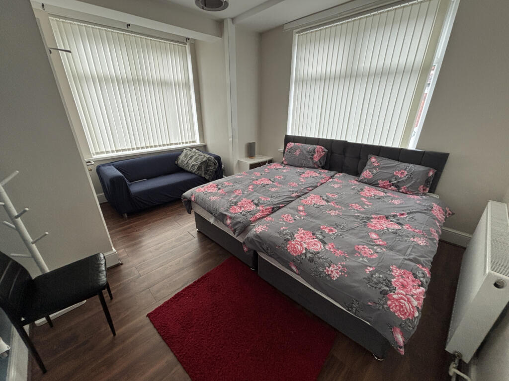 3 bedroom end of terrace house for rent