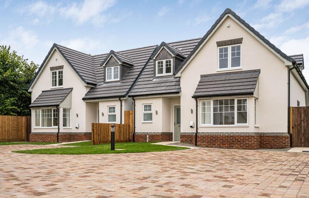 Main image of property: Blossom Close, Luton, LU3