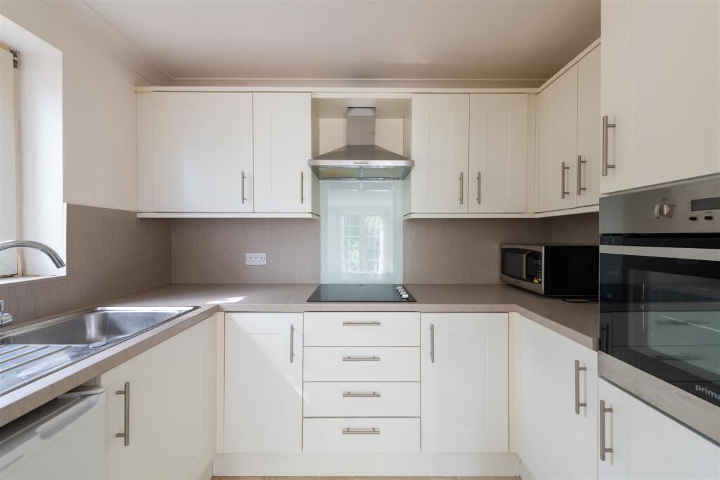 Woodmere Court, Avenue Road, London, N14 photo 4