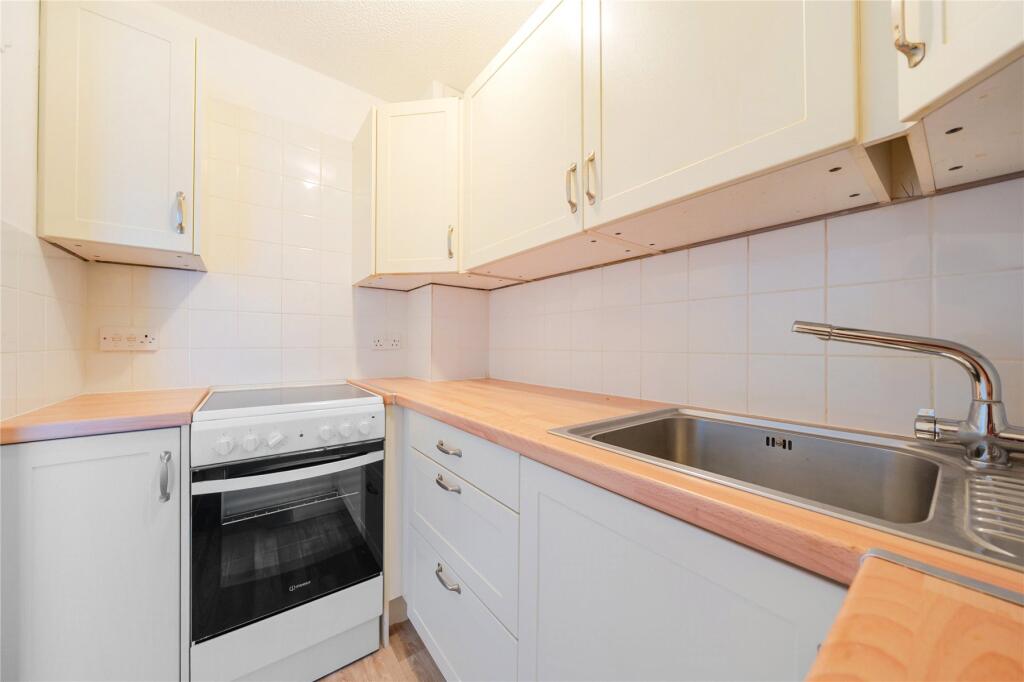 Apartment in Bromley - View 5