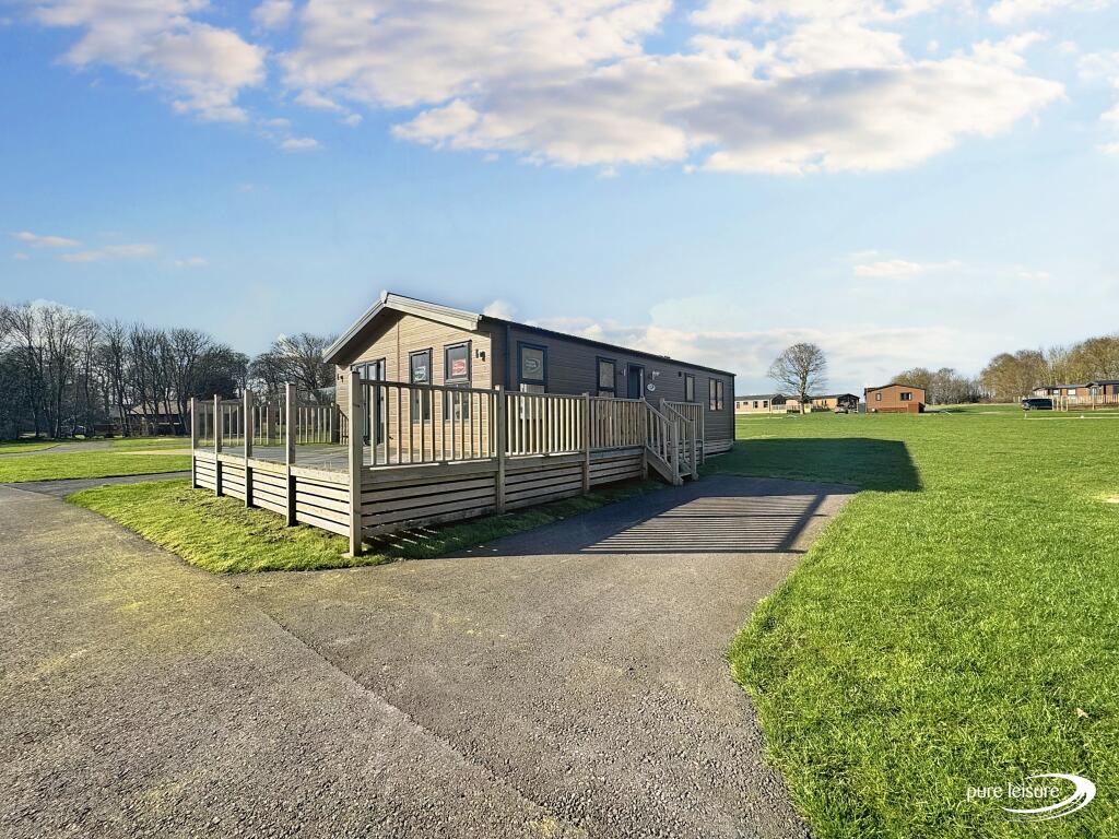 2-bed caravan on Beverley St Andrews Bridlington Links Golf and Leisure Estate, Sowerby YO15 1DW, £184,995
