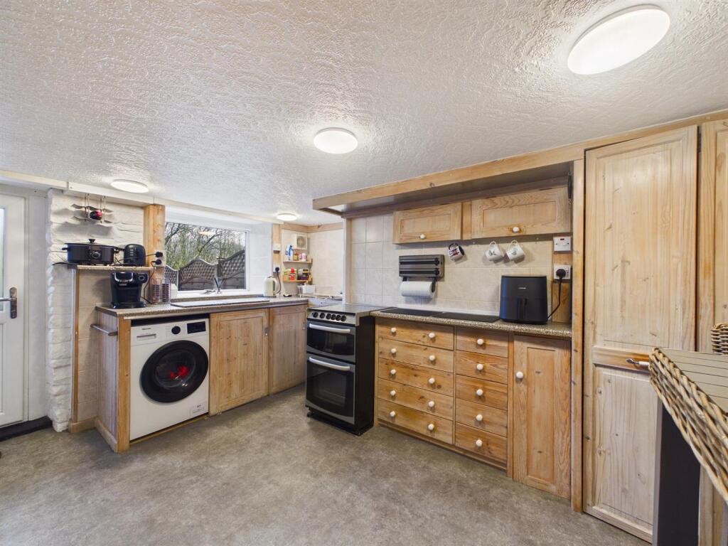 Chapel Road, Whaley Bridge, High Peak photo 2