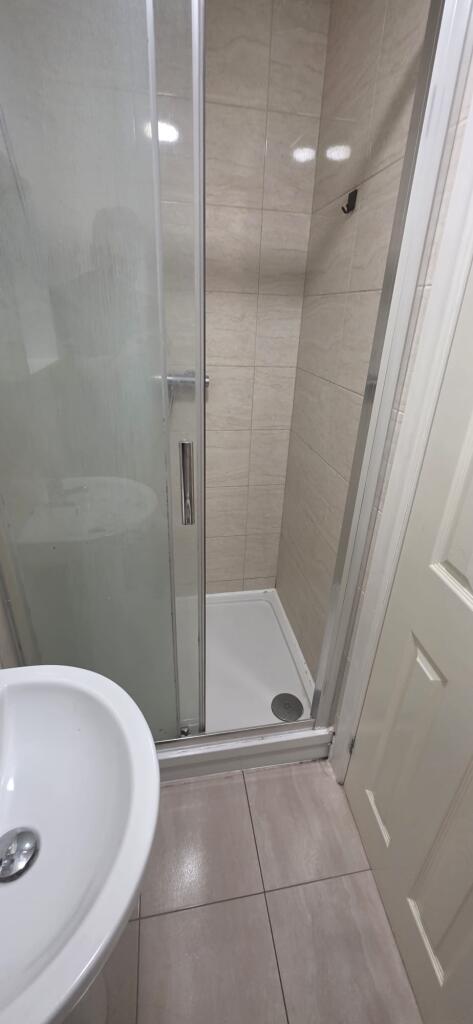 6 bedroom terraced house for rent