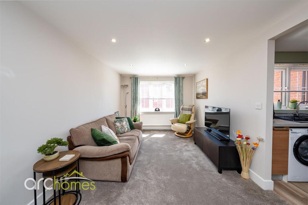 Apartment in Wigan, Westleigh - More