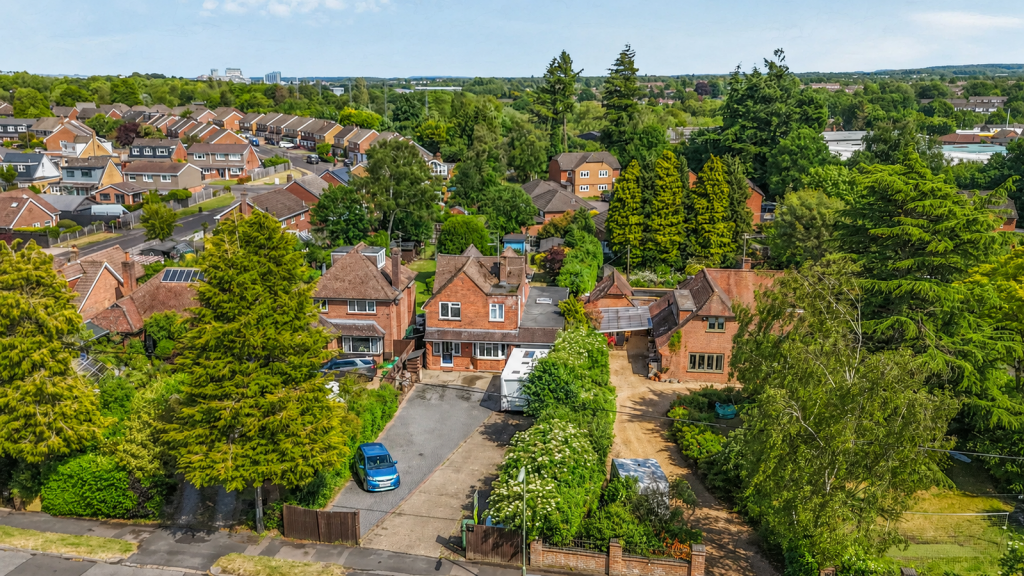 3-bed detached on Roman Road, Basingstoke RG23 8ER, £625,000