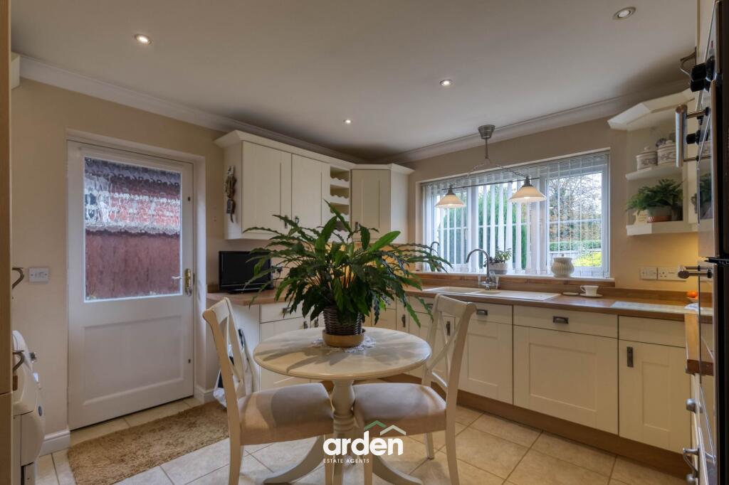 Crownhill Meadow, Catshill, B61 photo 4