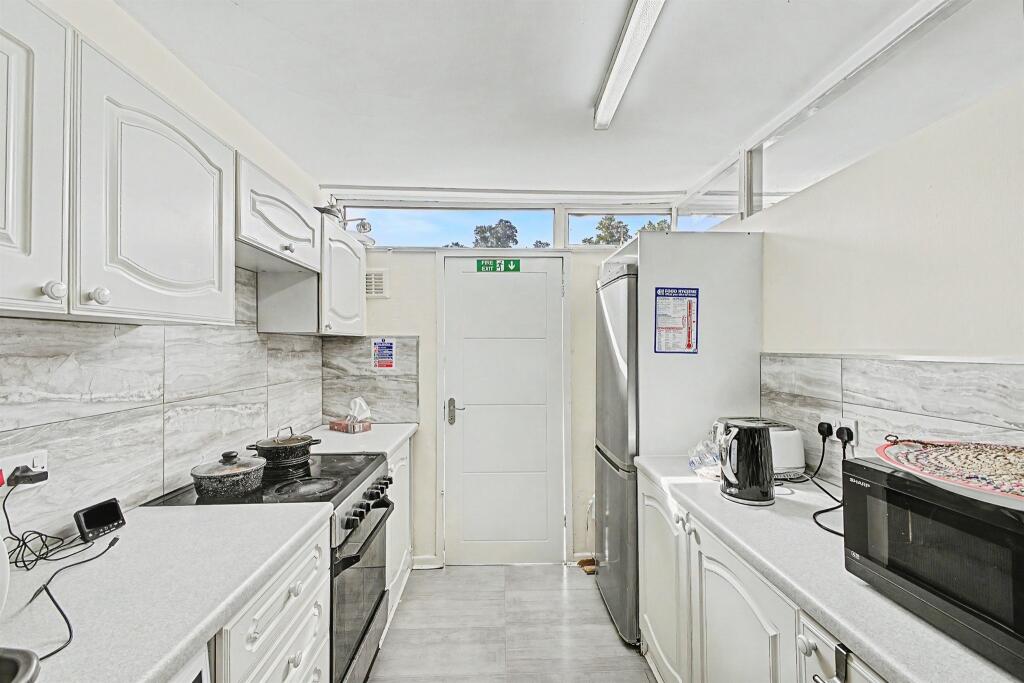 Apartment in Northampton - View 4