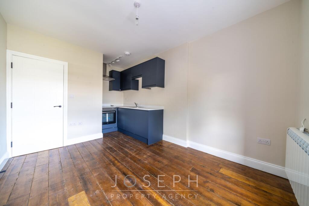 Apartment in Ipswich, Suffolk - View 2