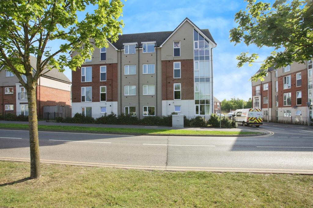2-bed apartment on Anton Close, Rugby, £160,000