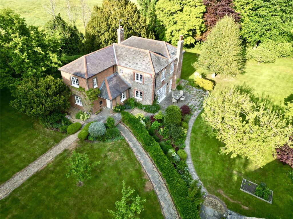 4-bed detached on Hoe Lane, Bosham, PO18, £1,500,000