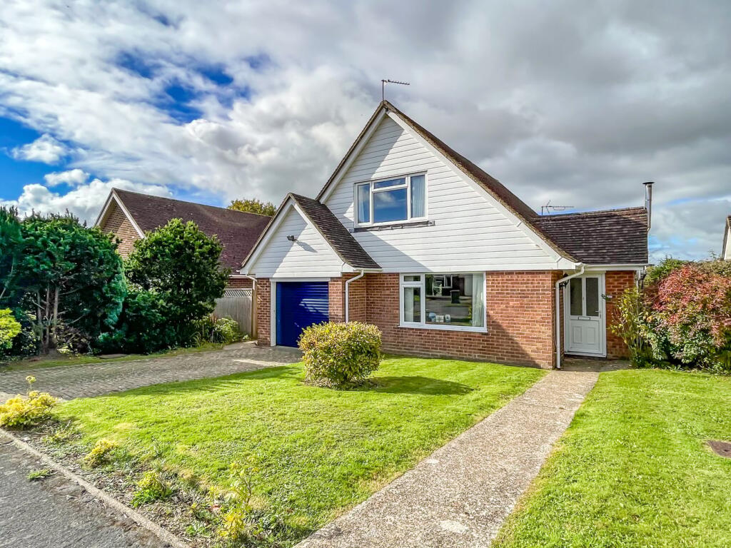 3-bed bungalow on Downs View, Ninfield, TN33, £430,000