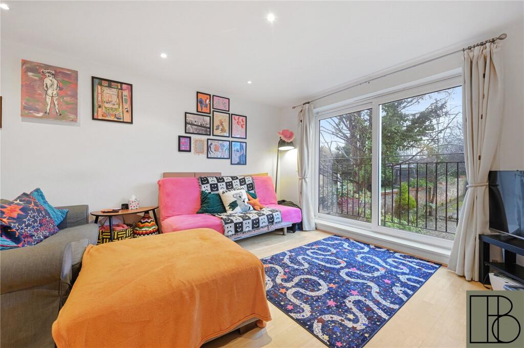 Main image of property: Long Lane, Vinay Court, London, N3
