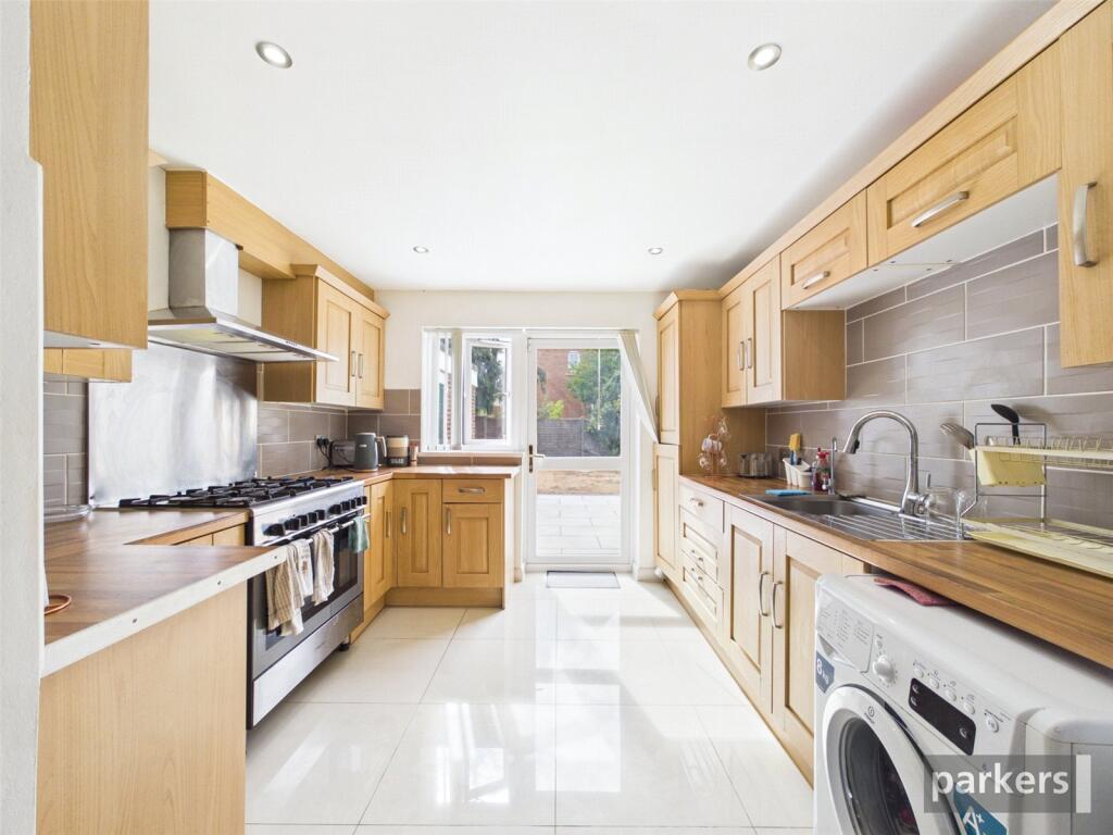 House in Winnersh, Sindlesham - More