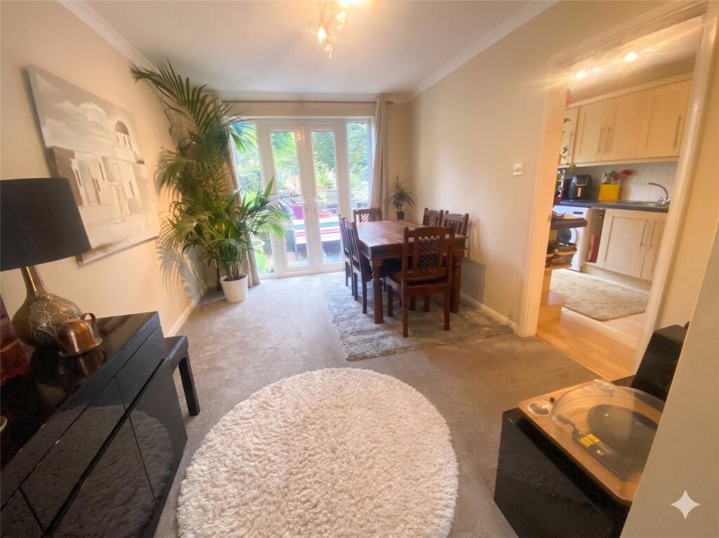 Valroy Close, Camberley, Surrey photo 3