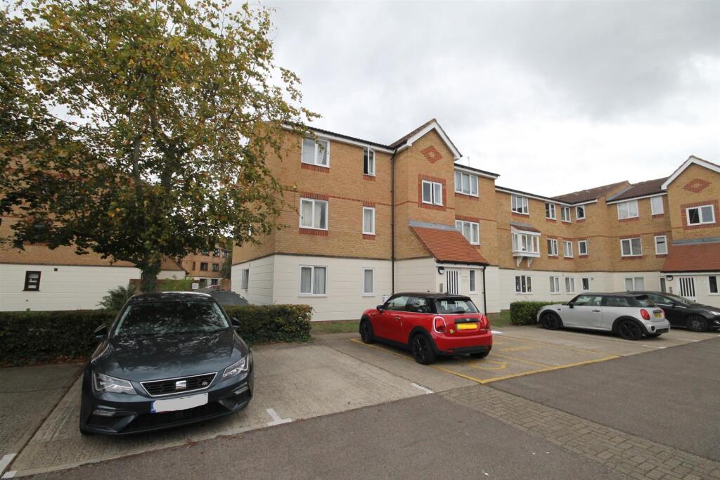 2-bed flat on Mullards Close, Mitcham, £239,950