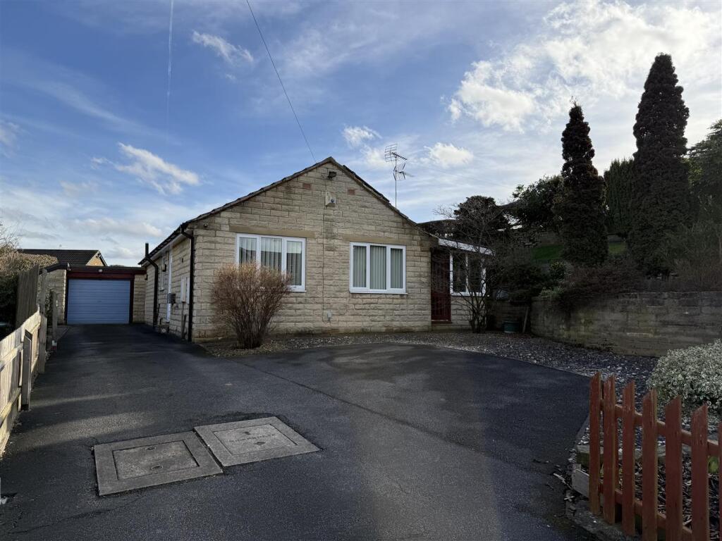 Main image of property: Oakwell Avenue, Batley
