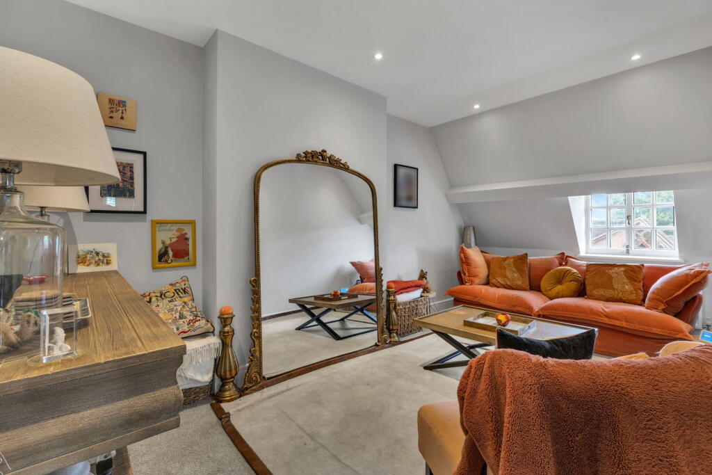 Syresham Gardens, Haywards Heath, West Sussex, RH16 3XB photo 4