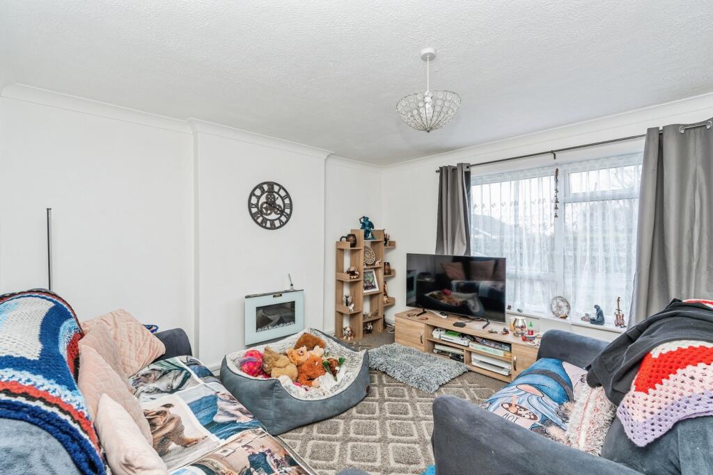 Hotspur Close, SOUTHAMPTON, Hampshire, SO45 photo 2