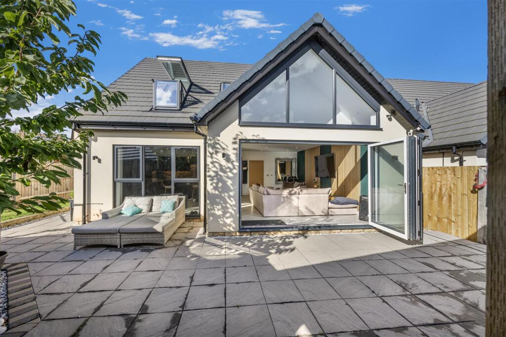 House in Bristol, Wick and Abson - More