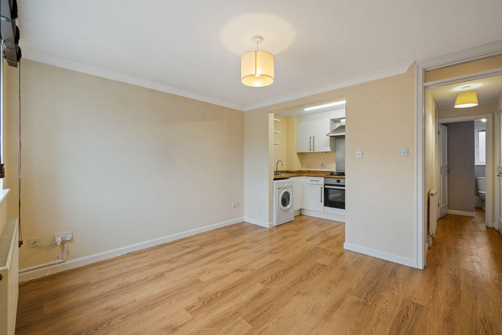 Apartment in Chichester, Tangmere - View 4
