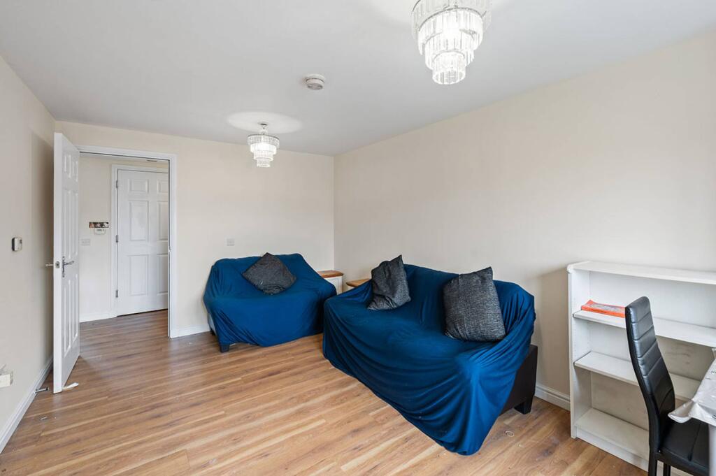 Flat 4, 2 Torwood Crescent, Edinburgh, EH12 9GJ photo 4