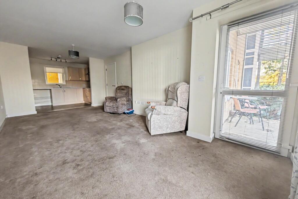 Apartment in Eastleigh, Chandler's Ford - View 5