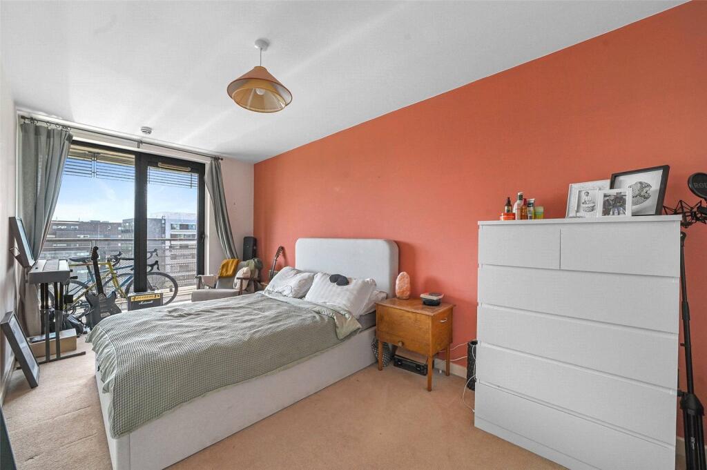 Apartment in London - More