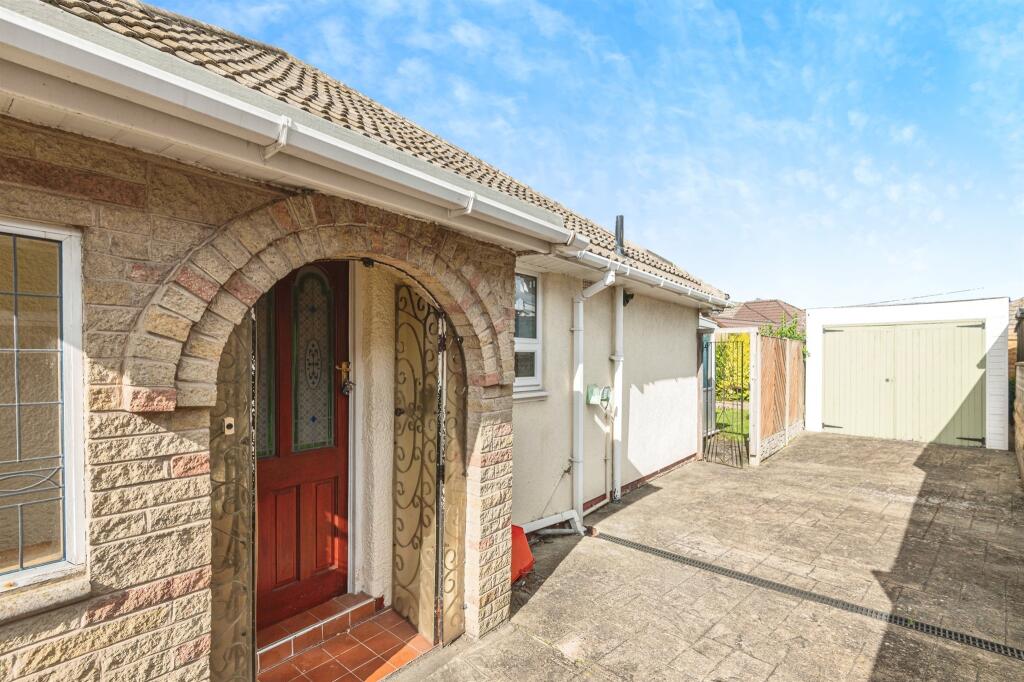 2-bed bungalow on Lawrence Crescent, Heckmondwike, £175,000