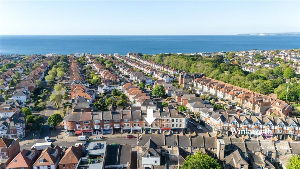 Apartment in Christchurch, Pokesdown, Bournemouth - View 2