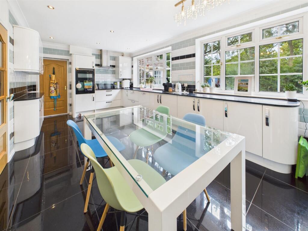 61 Woodland Drive, Woodhall Spa photo 4