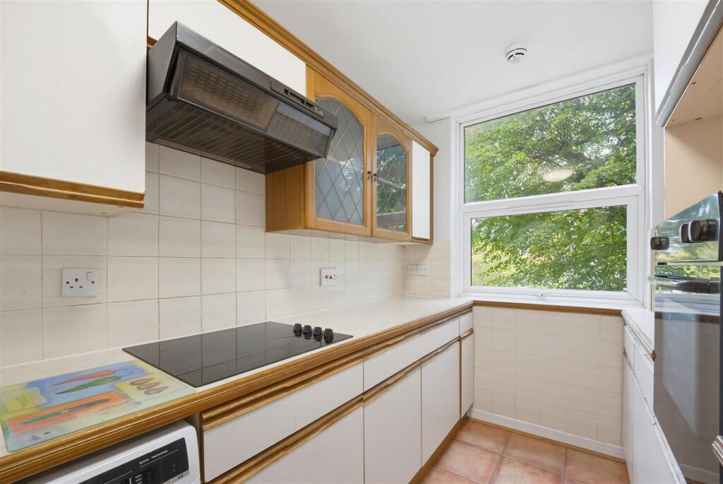 Apartment in London - More