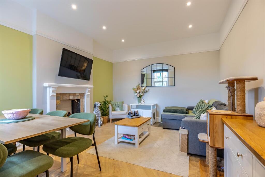 Apartment in Southend-on-Sea, Westcliff-on-Sea - View 2