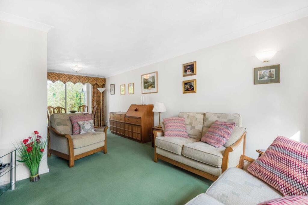 3 bedroom semi-detached house for sale in Starling Way, Brickhill, MK41 - View 3