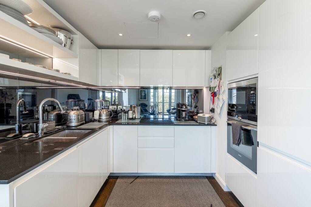 Apartment in London - More