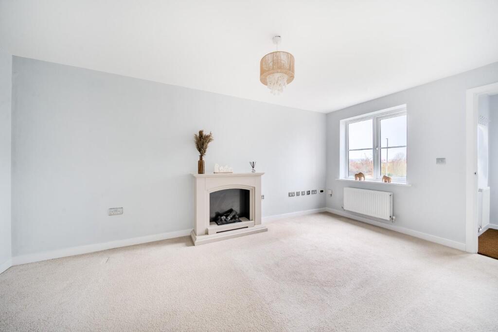 Main image of property: Deepfield Way CR5