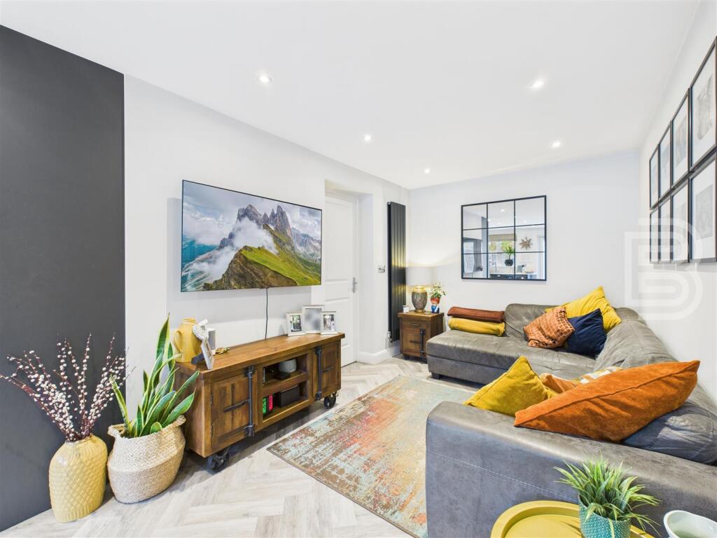 Brodie Close, Rugby - View 3