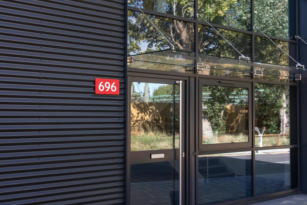 2025-  696 Stirling Road - STE  - 228188.jpg