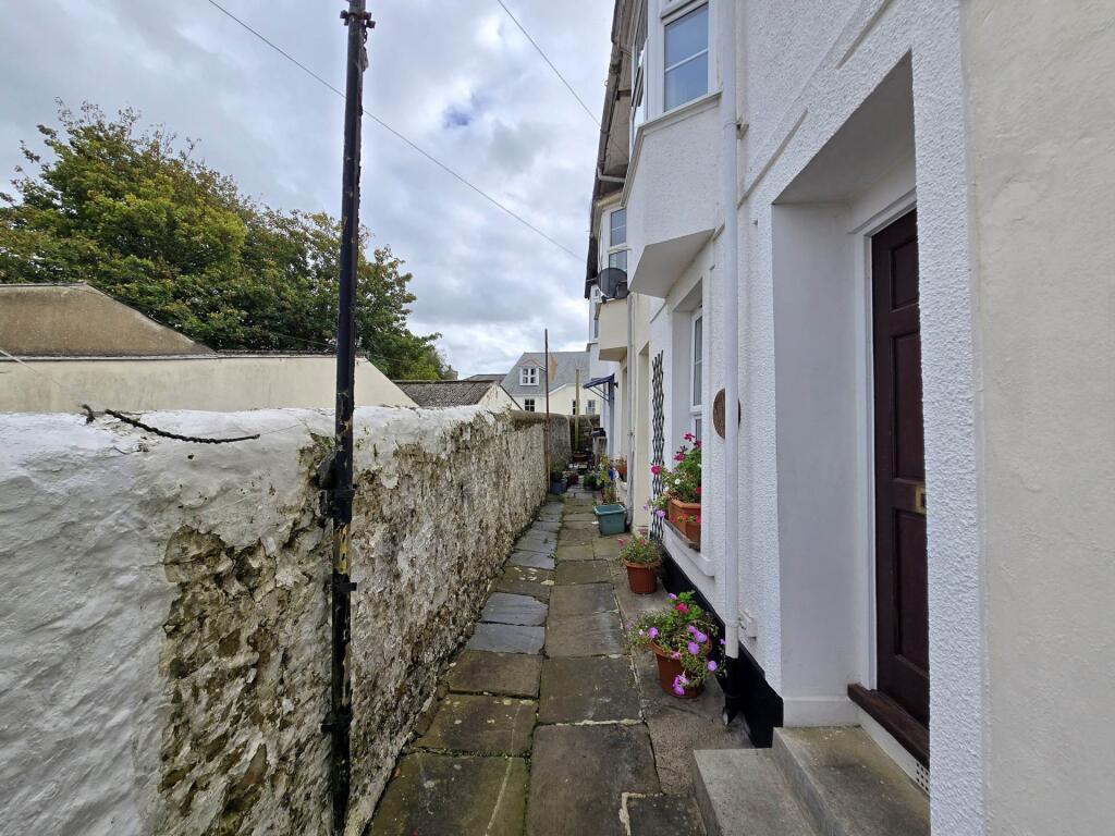 2-bed terraced on Lower Gunstone, Bideford, £145,000
