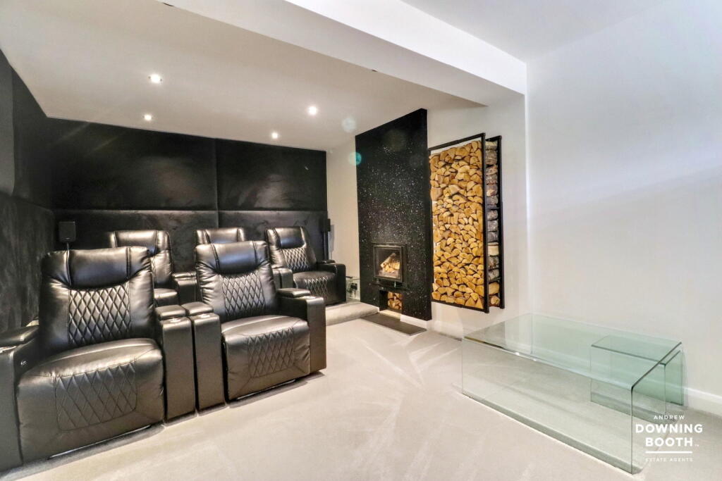 House in Lichfield, Shenstone - View 3